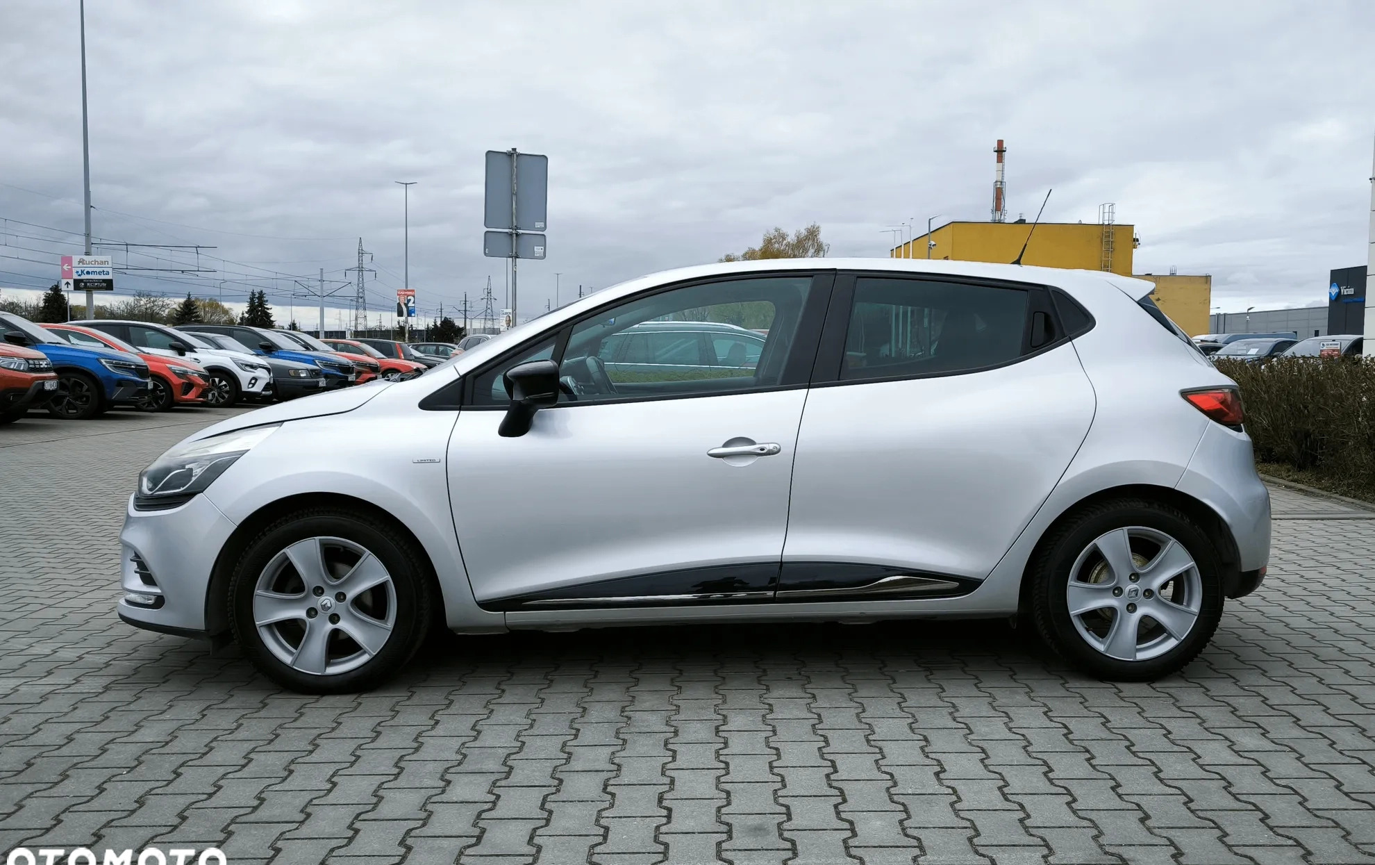 Renault Clio cena 36600 przebieg: 82214, rok produkcji 2016 z Baranów Sandomierski małe 277